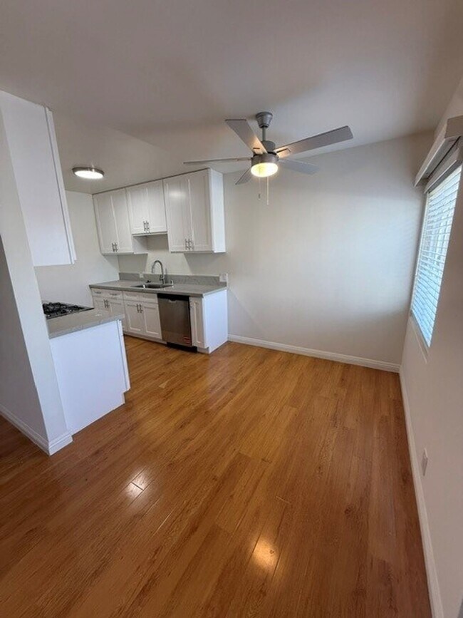 Building Photo - 459 Orange Ave
