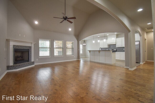 Foto del edificio - 4 br, 2.5 bath House - 401 N Reeds Bridge ...