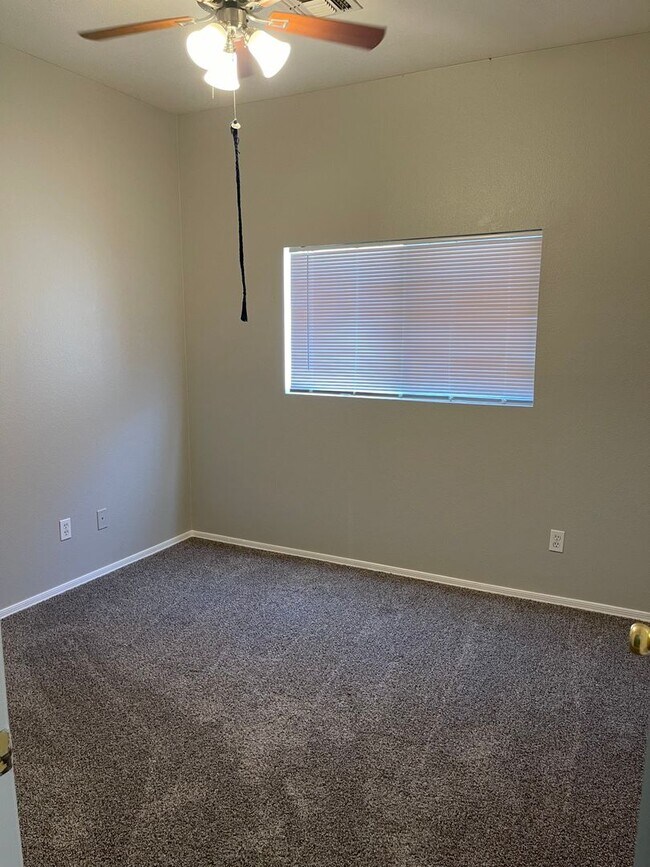 Building Photo - This newly updated 3 bedroom 2 bath home h...