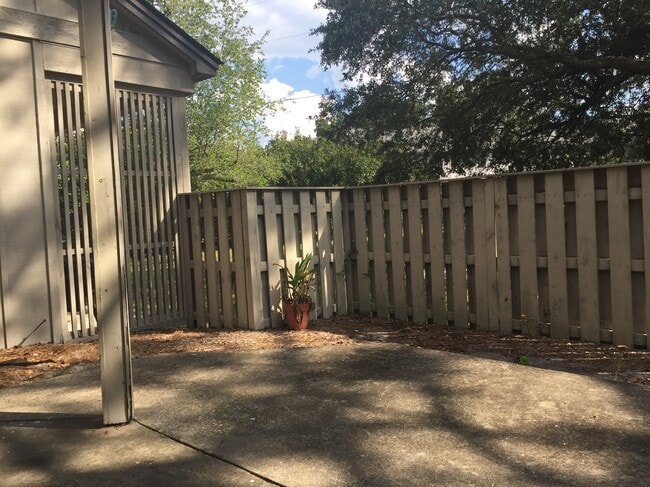 Foto del edificio - 214 Westbrooke Dr