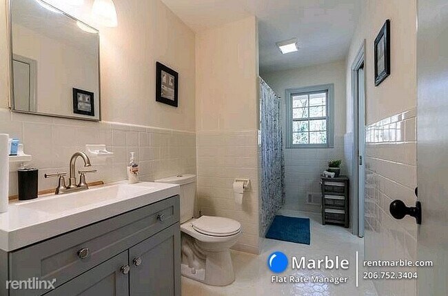 Building Photo - 3 br, 1.5 bath Townhome - 2523 Ben Hill Rd...