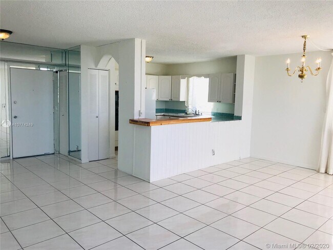 Foto del edificio - 2025 NE 164th St