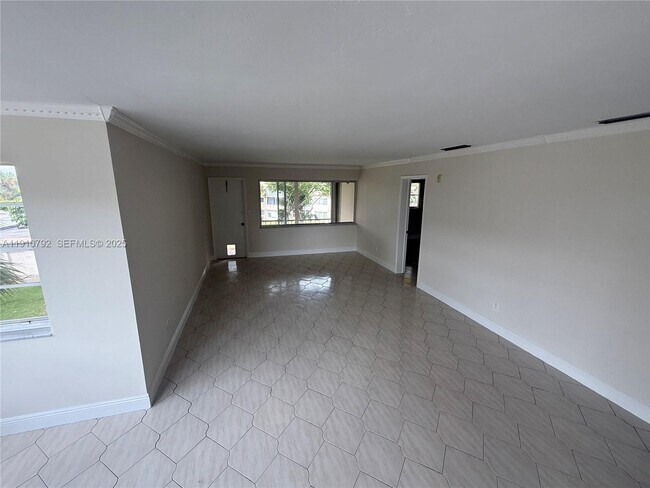 Foto del edificio - 1540 NE 191st St