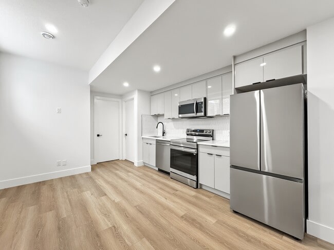 Building Photo - 4123-41217 17 Ave SW