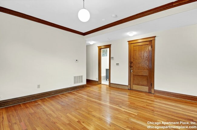 Building Photo - 3600 N Hermitage Ave
