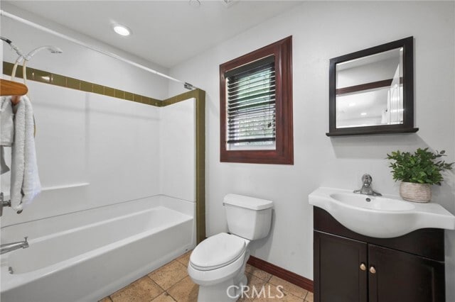 Building Photo - 33 Elm St