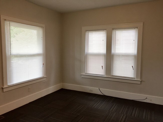 Building Photo - 1054 Ionia Ave SW