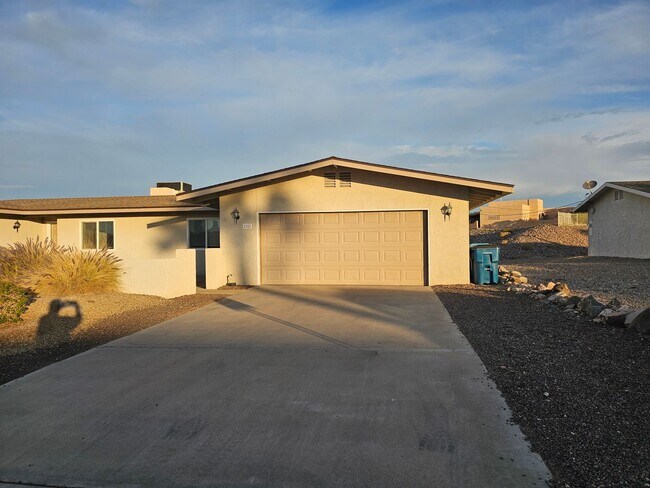 Foto del edificio - 4 Bedroom Pool Home!!