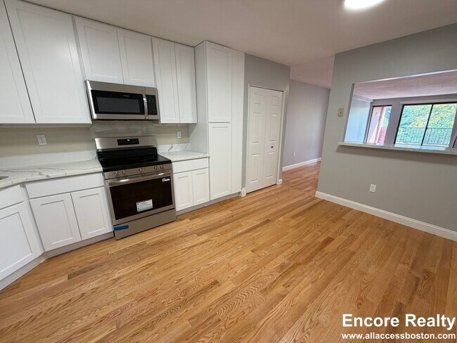 Building Photo - 1850 Beacon St