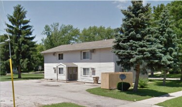 Building Photo - 714 N Oak St