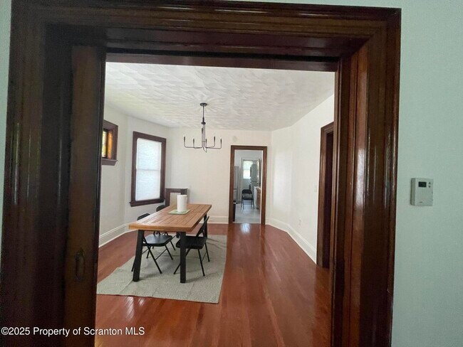 Building Photo - 1218 Schlager St