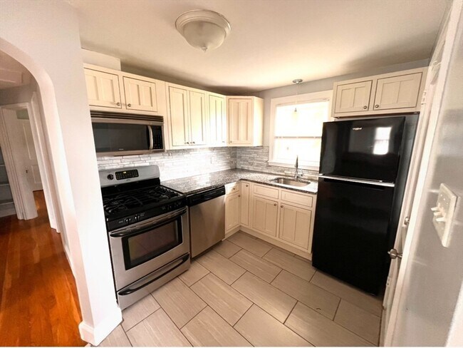 Building Photo - 15 Alpheus Rd