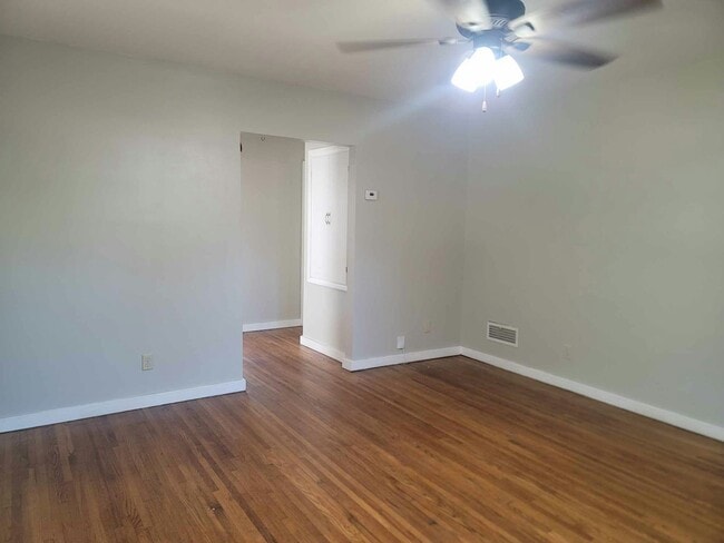 Foto del edificio - 903 S Rutan St