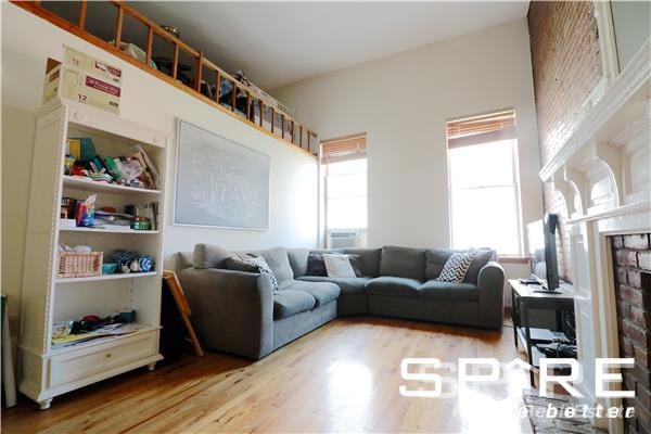 Building Photo - 130 W 74th St