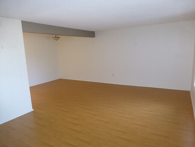Building Photo - Coming soon....Spacious 4BR Townhome in Desirable Tiburon Community – Carlsbad