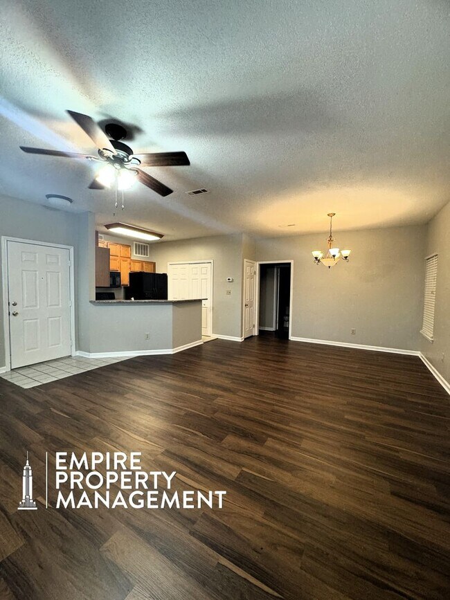 Foto del edificio - Move-In Special!! 1/2 Off First Month's Rent!!