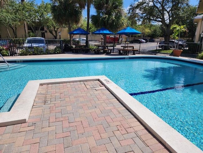 Foto del edificio - 2445 SW 18th Terrace
