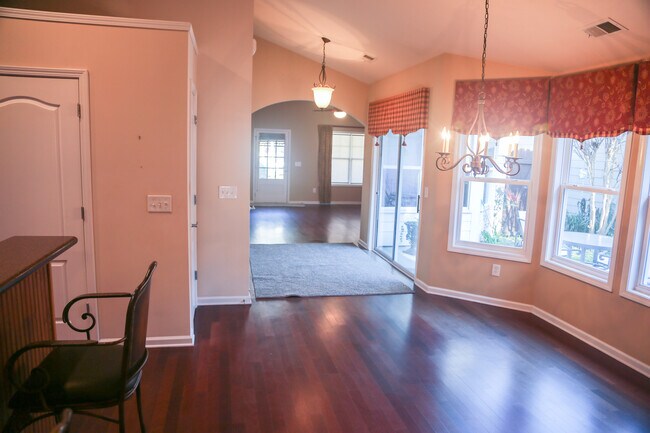 Dining area - 131 Jaime Dr