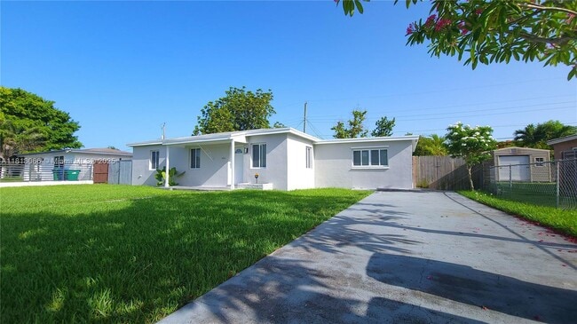 Building Photo - 7410 SW 37th St