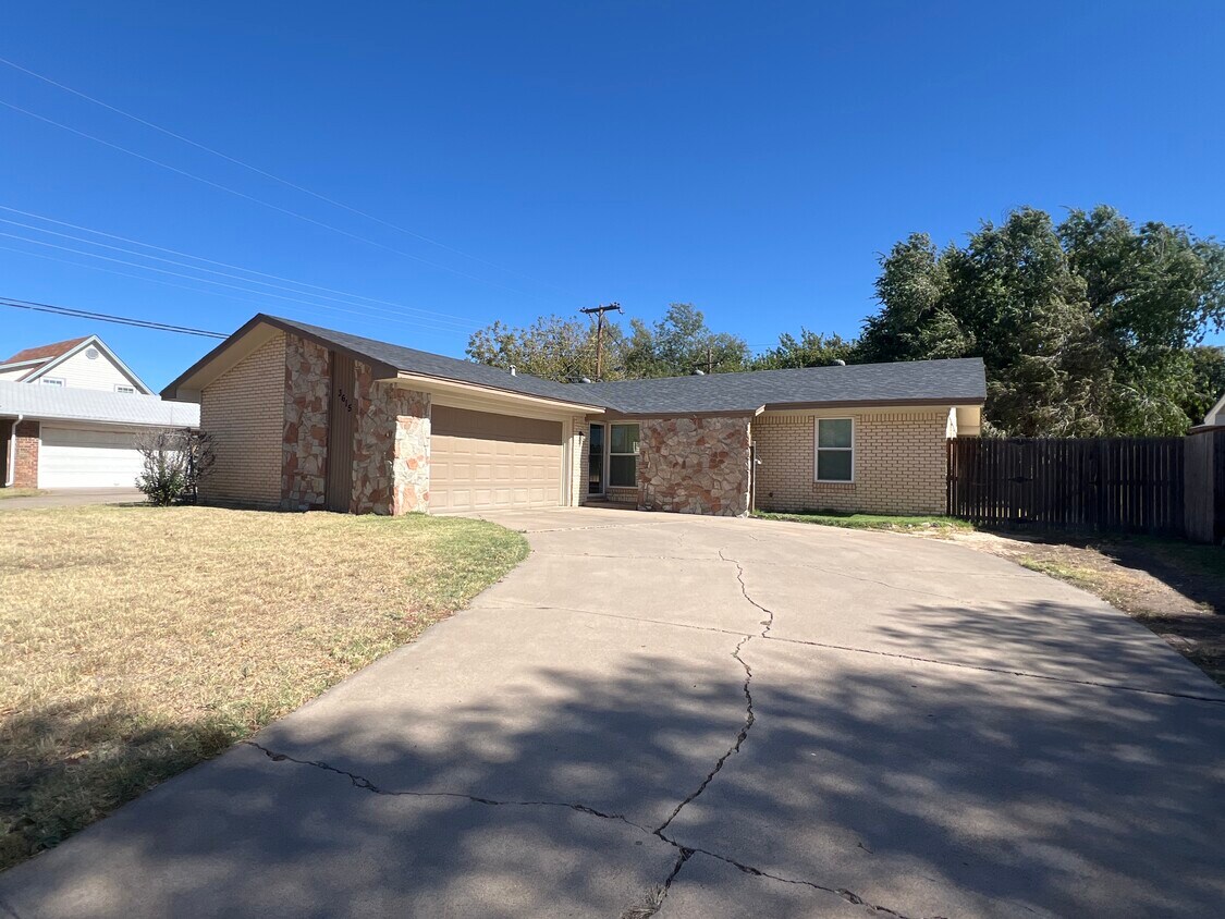 Front View - 3615 Teckla Blvd