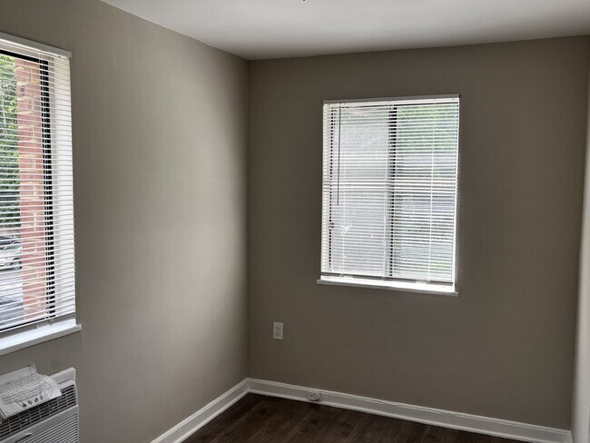 Foto del edificio - Affordable 2-Bedroom Apartment in Southwes...