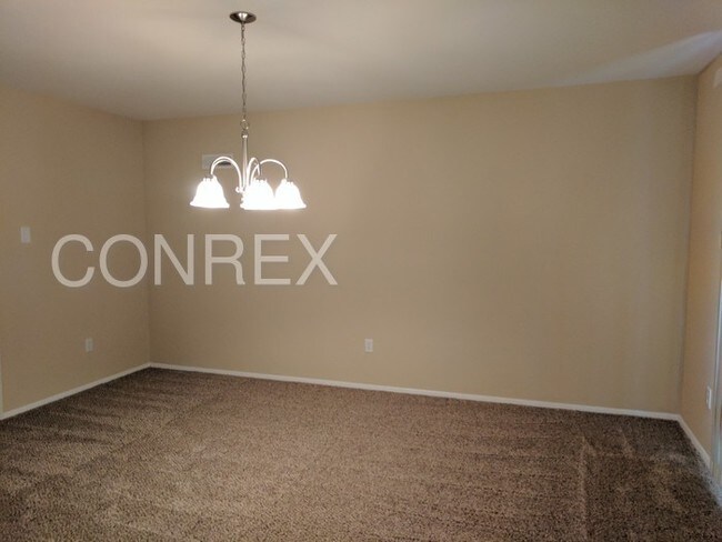 Building Photo - 984 Crestwood Hills Dr