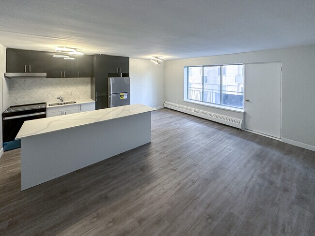 Photo du bâtiment - 371 Lakeshore Rd W