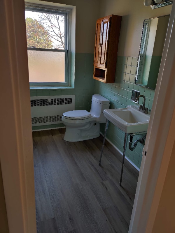 Building Photo - 122 E Ridge Rd