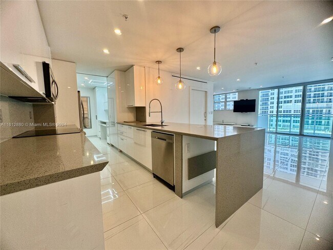 Foto del edificio - 3001 S Ocean Dr