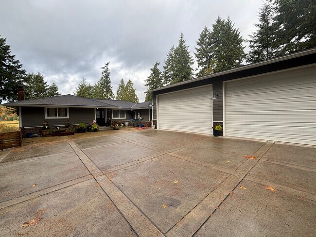 Foto del edificio - 8582 Long Lake Rd SE