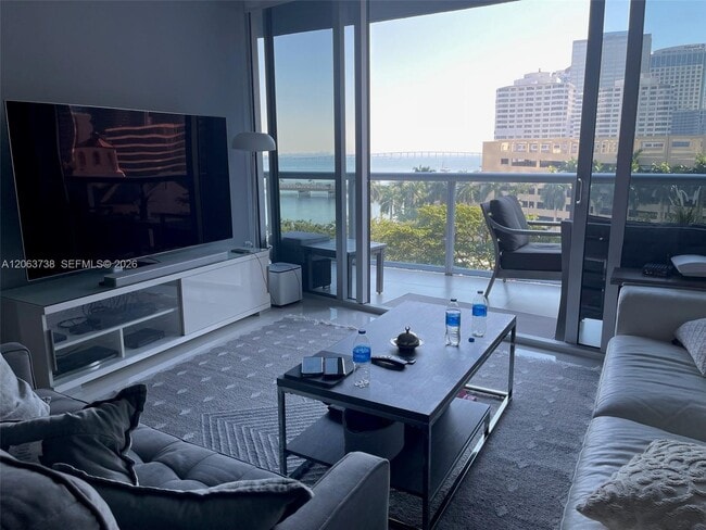 Building Photo - 495 Brickell Ave
