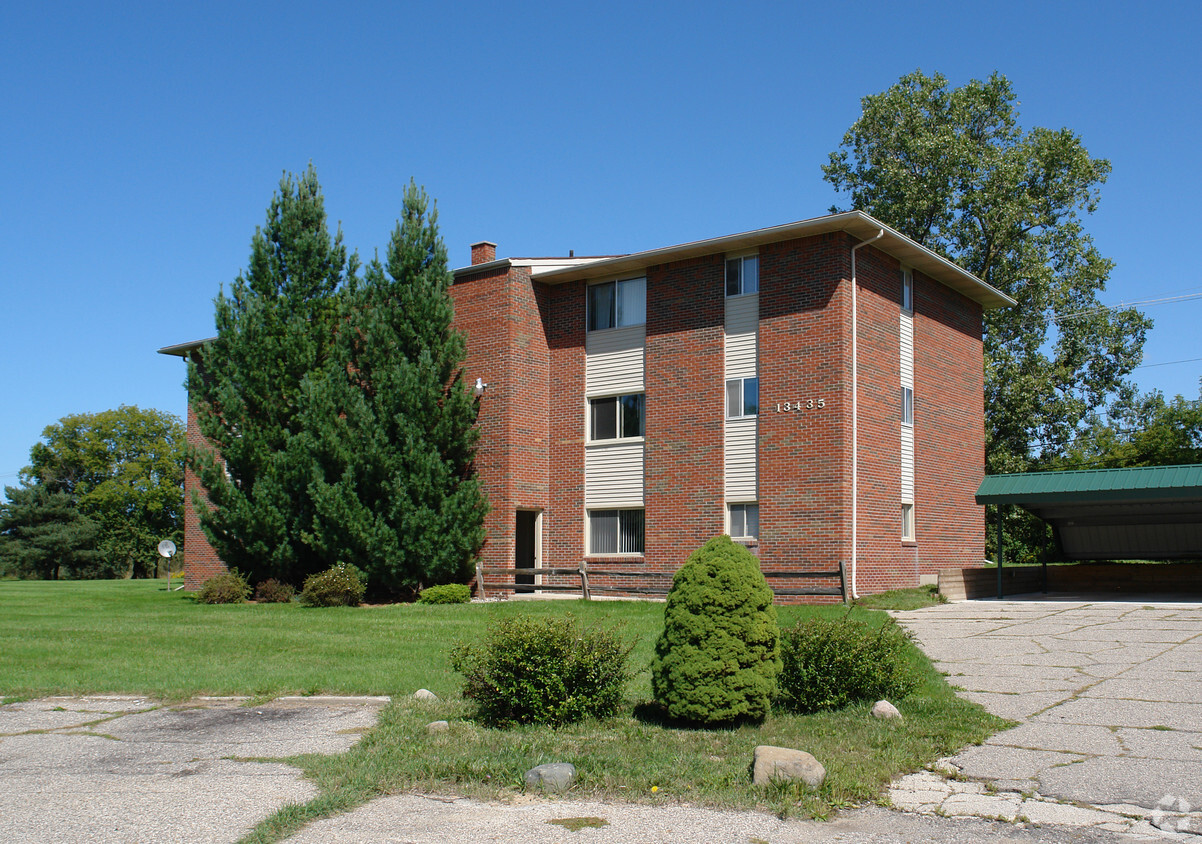 Primary Photo - Pine Cove Apartments