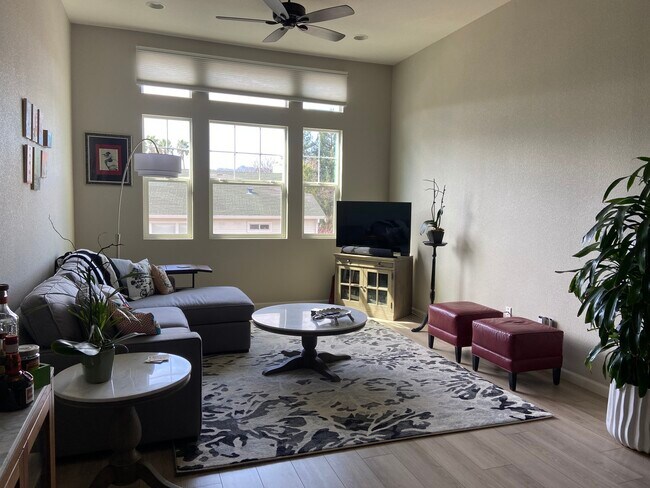 Foto del edificio - 1601 3rd Avenue, Unit 204