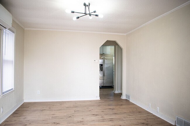 Building Photo - Cozy 2 Bedroom 1 Bathroom home for Rent