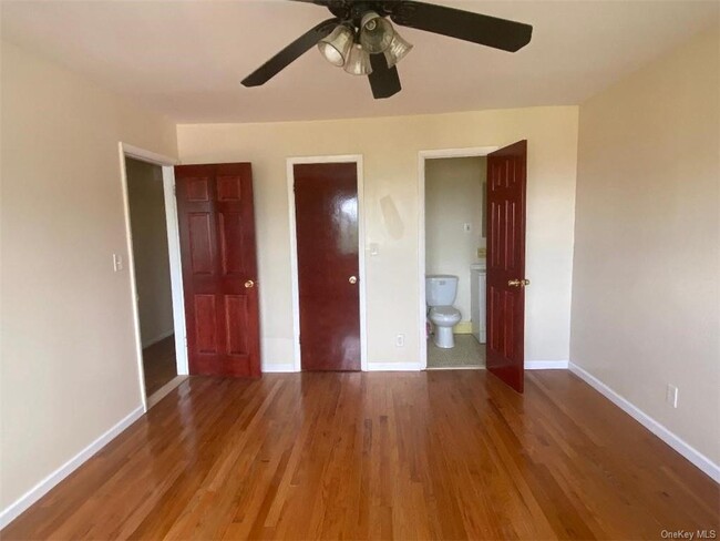 Building Photo - 943 Arnow Ave