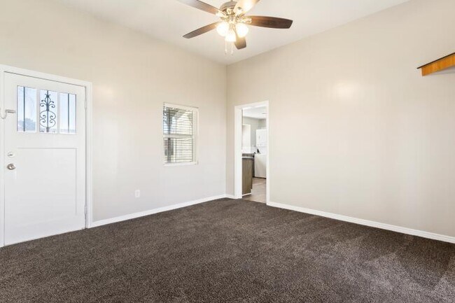 Building Photo - 1102 W 700 S