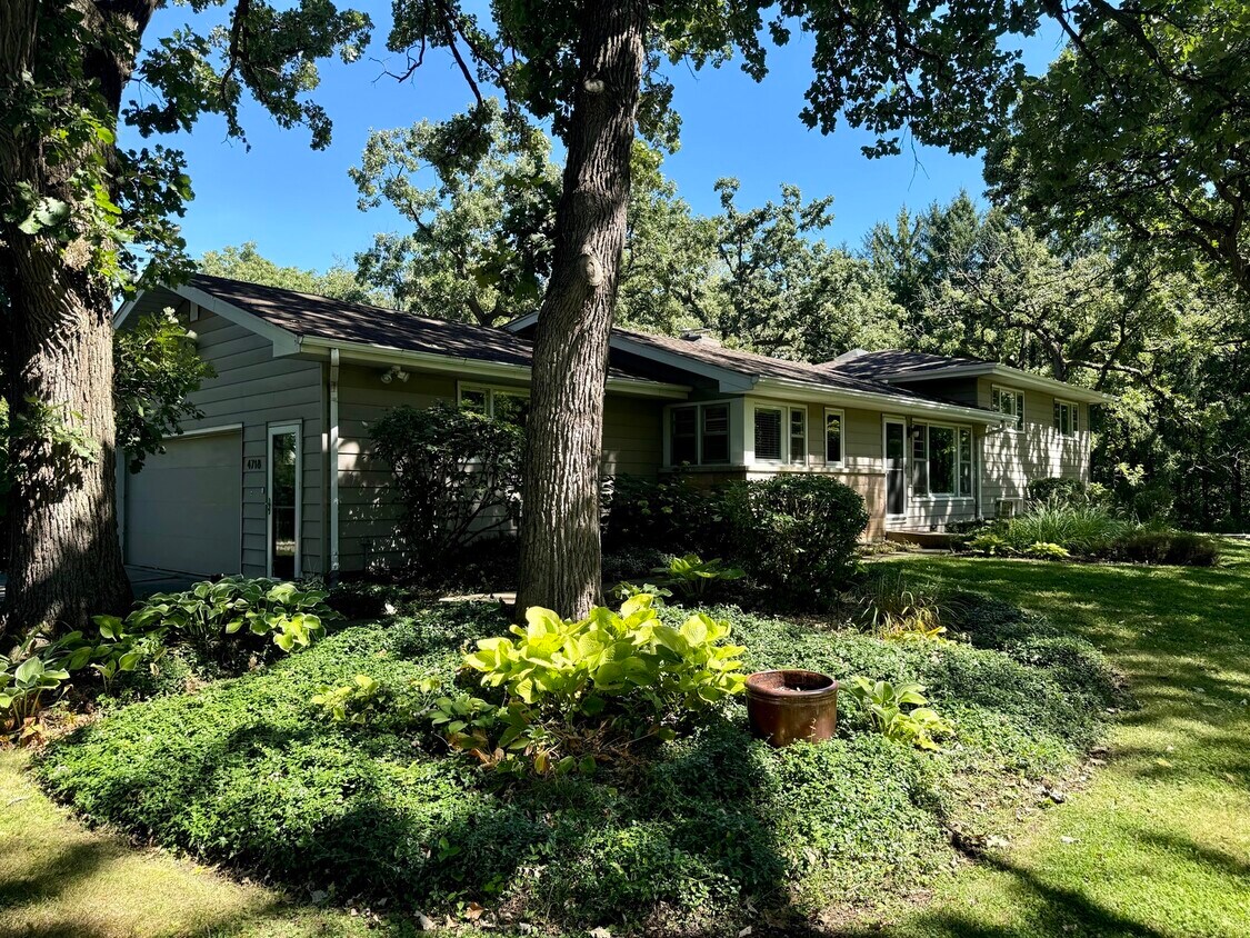 Primary Photo - 4718 E Crystal Lake Ave