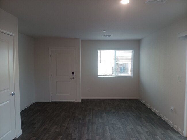 Building Photo - NW NEW 2025 TOWNHOME 2/2/1 CAR