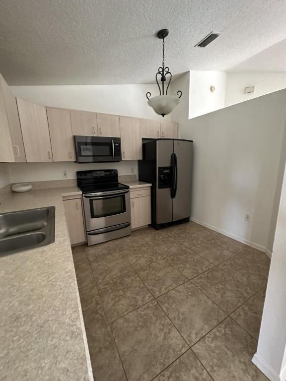 Building Photo - 4924 Patricia St