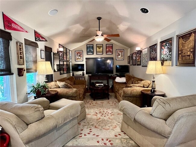 Photo - 628 N Mission Blvd Townhome