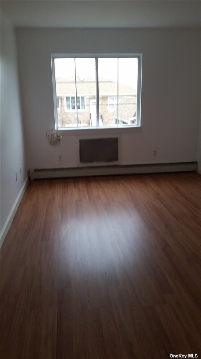 Foto del edificio - 1667 Rockaway Pkwy