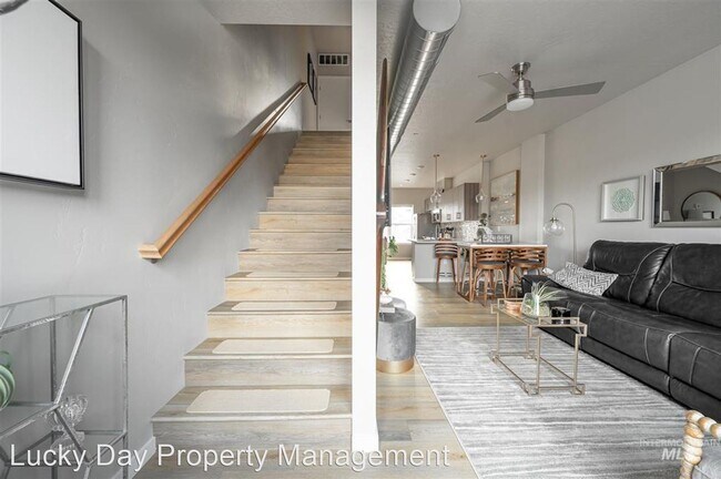Building Photo - 2 br, 2.5 bath House - 3571 N. Adams St