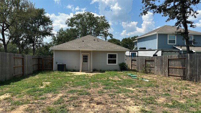 Foto del edificio - 24735 Waterford St