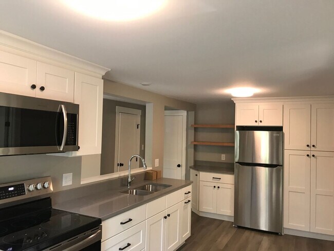 Foto del edificio - 30 W. Elm, Yarmouth