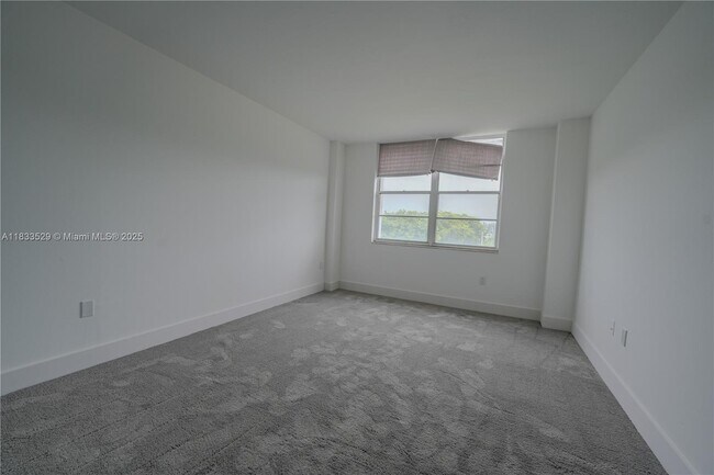 Foto del edificio - 15600 NW 7th Ave