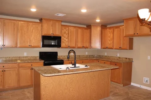 Building Photo - 5010 Gloster St