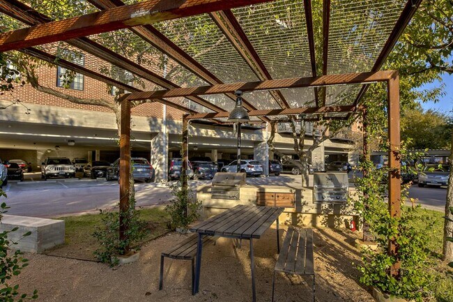 Foto del edificio - 2235 E 6th St