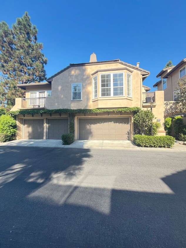 Primary Photo - Gorgeous Newport Coast Townhome in Gated C...