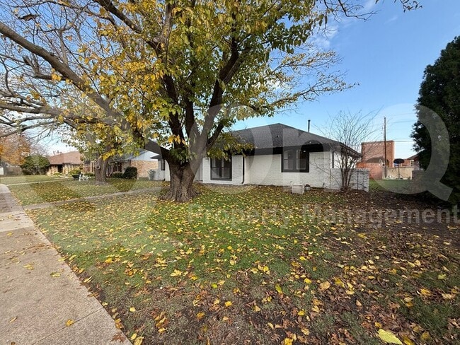 Building Photo - 1309 Buckingham Pl