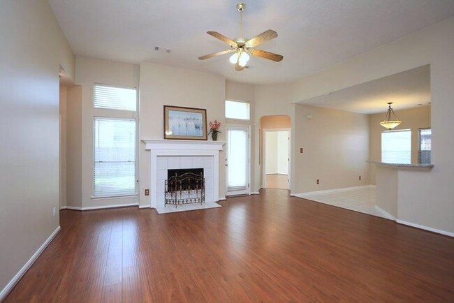Building Photo - 834 Featherbrook Ct